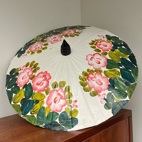 [SOLD] Vintage Hand-Painted Asian Canvas Parasol with Bamboo Handle - Picture 4 of 4